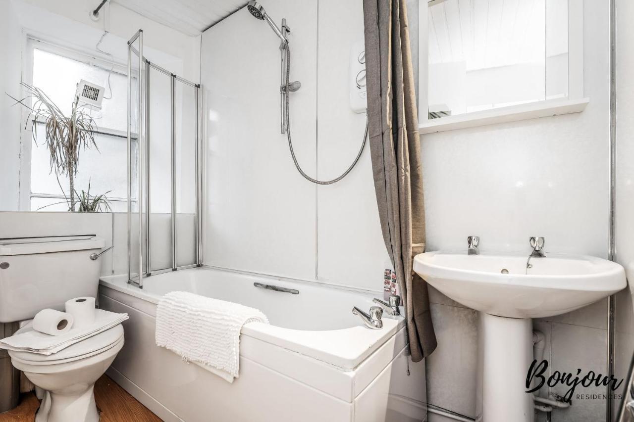 Cosy Grassmarket 2Br-1Ba - Newly Decorated! By Bonjour Residences Единбург Екстер'єр фото